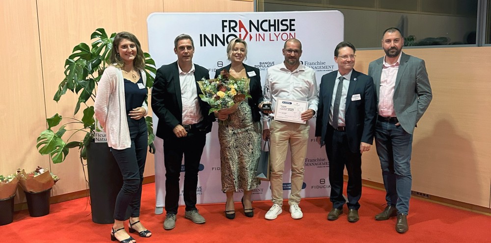 15ème édition du Forum Franchise : Emmanuelle et Franck L’Hermet, franchisés Vie & Véranda à Valence depuis 1997, récompensés d’un Trophée