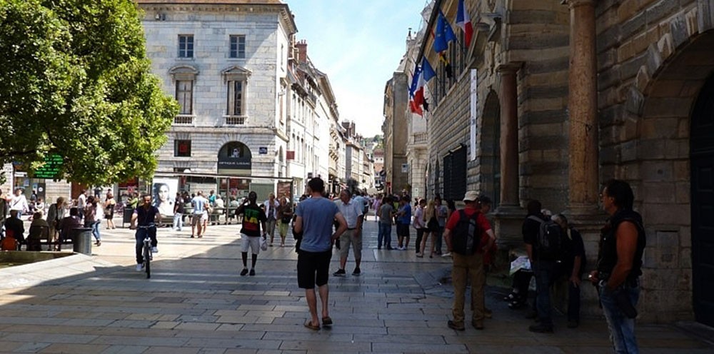 L’ENSEIGNE GAUTIER RECHERCHE ACTIVEMENT DES PARTENAIRES À BESANÇON ! 